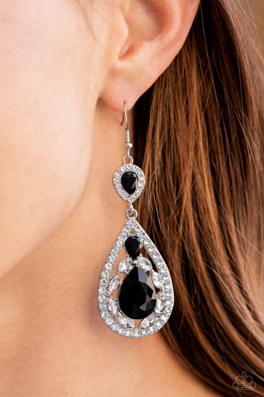 Paparazzi ♥ Posh Pageantry - Black ♥ Earrings