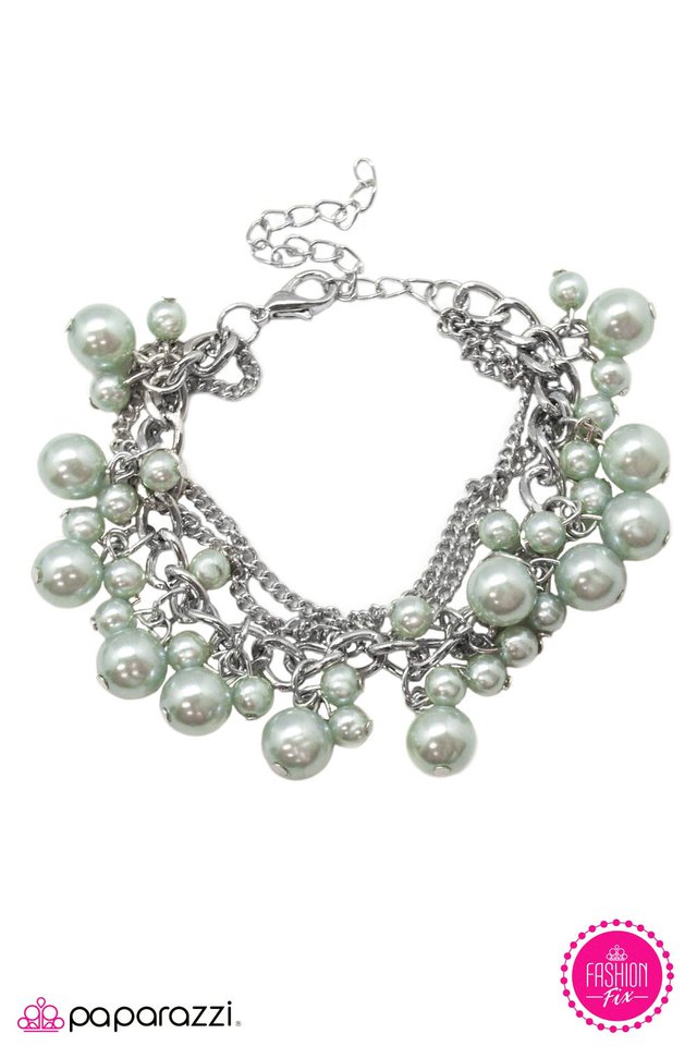 Paparazzi ♥ A Little Romance - Green ♥ Bracelet