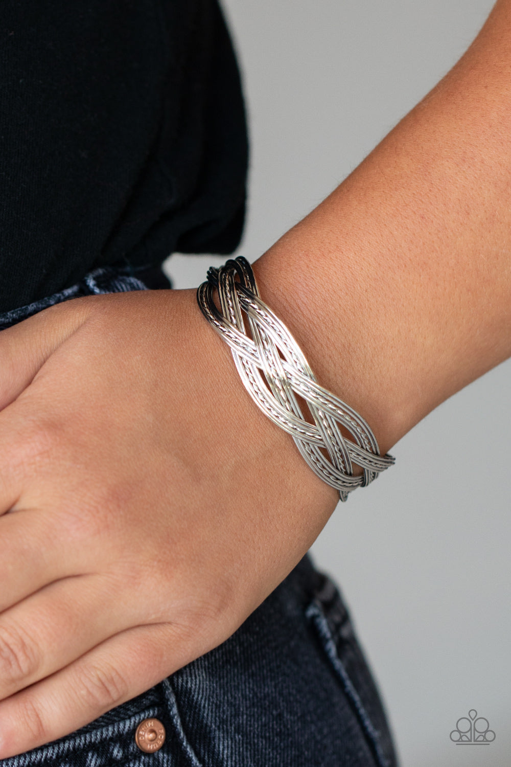 Paparazzi ♥ Get Your Wires Crossed - Silver ♥ Bracelet