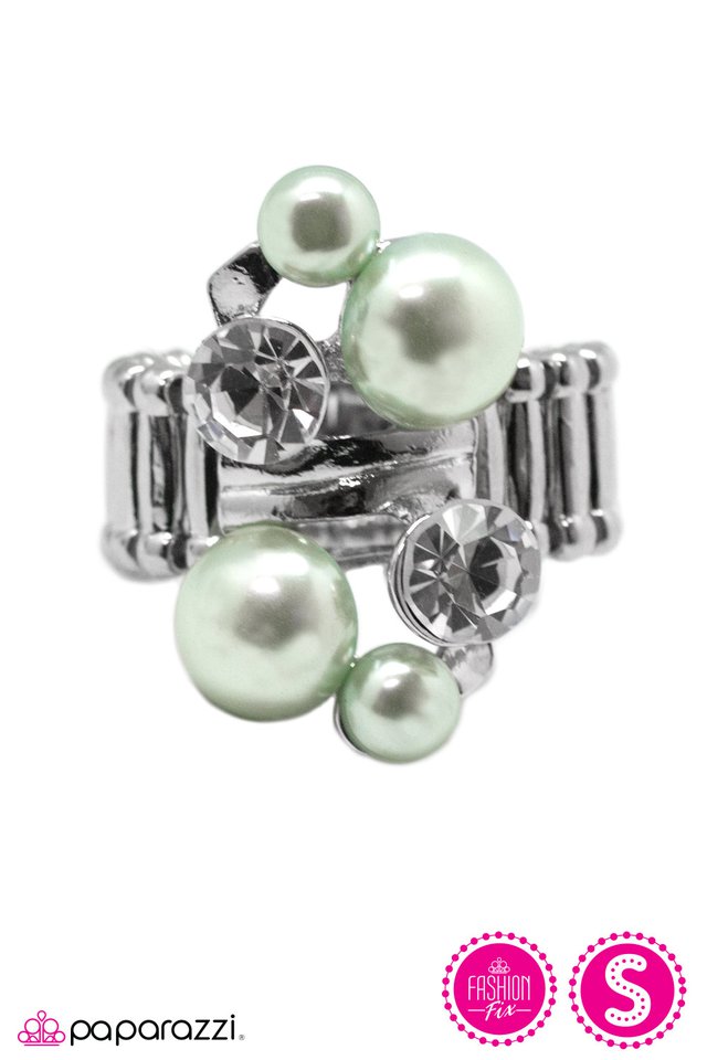 Paparazzi ♥ A Born Romantic - Green ♥ Ring