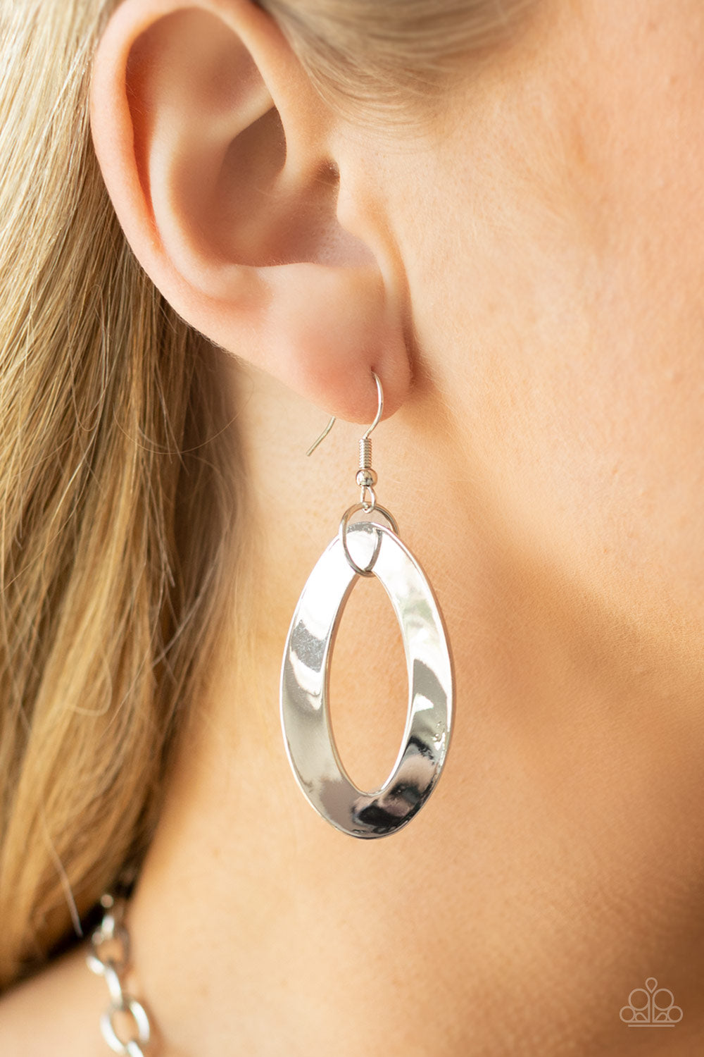 Paparazzi ♥ METALHEAD Count - Silver ♥ Necklace