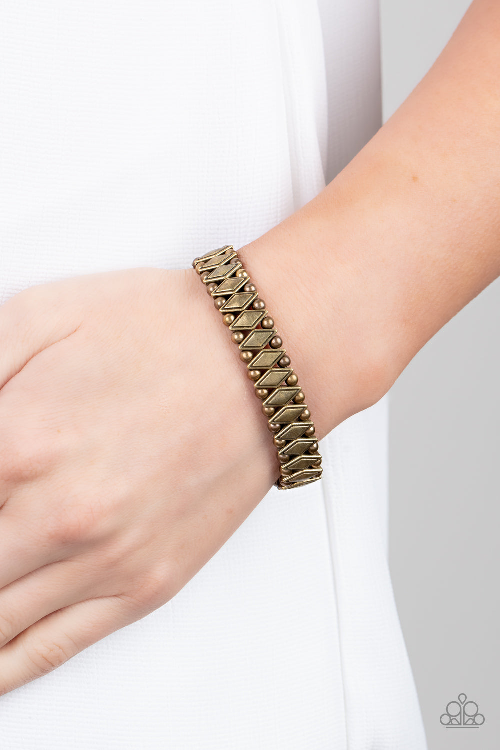 Paparazzi ♥ Abstract Advisory - Brass ♥ Bracelet