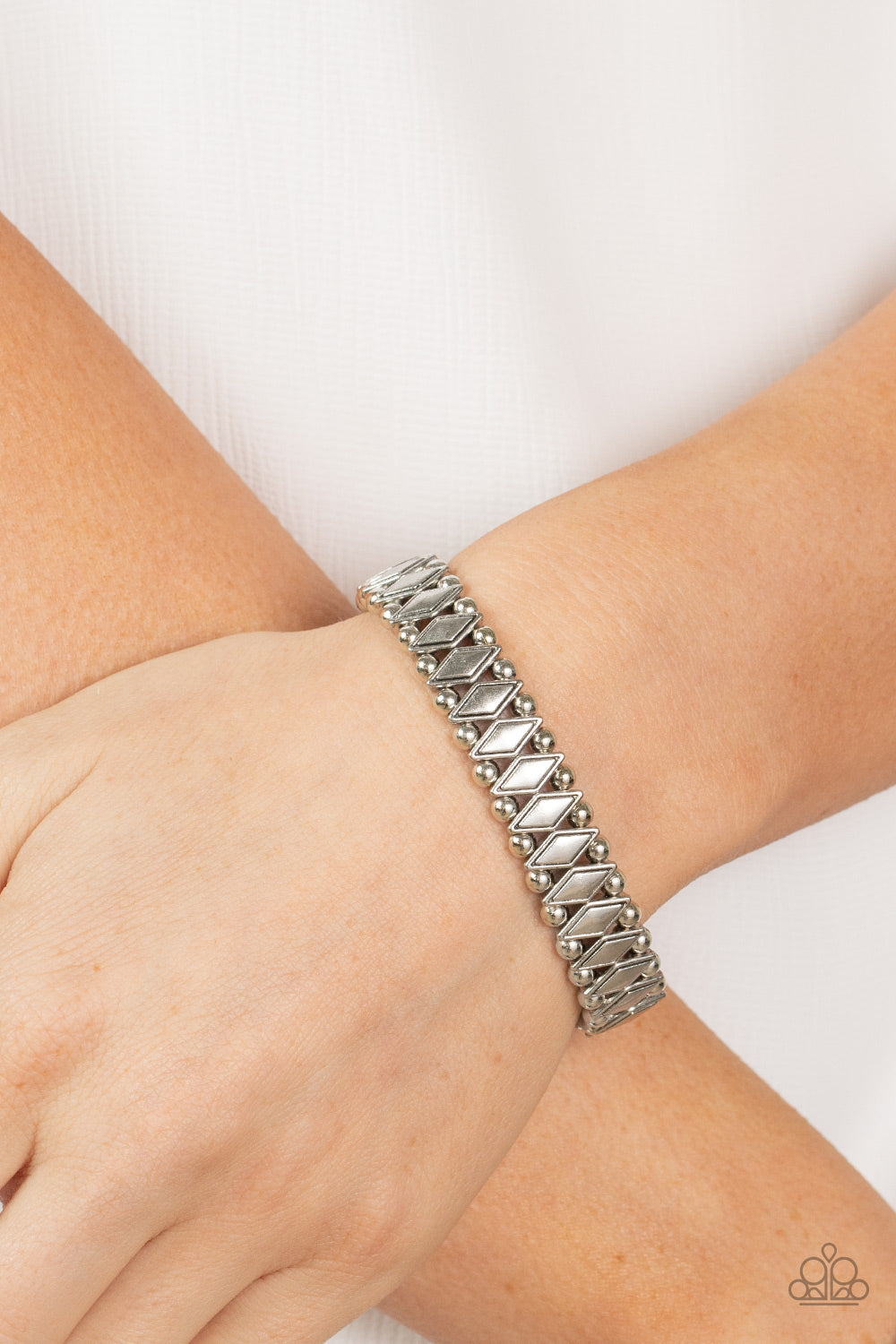Paparazzi ♥ Abstract Advisory - Silver ♥ Bracelet