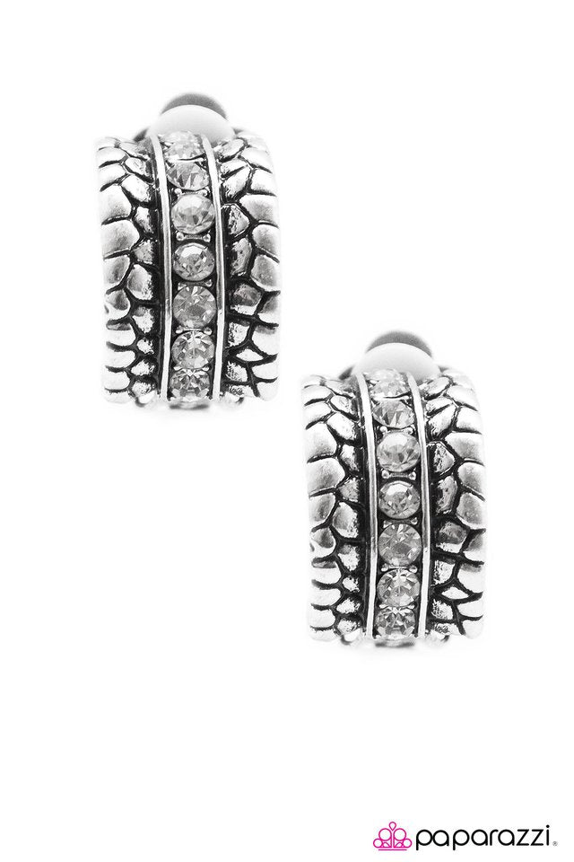 Paparazzi ♥ Cant Be Tamed - Silver ♥ Clip-On