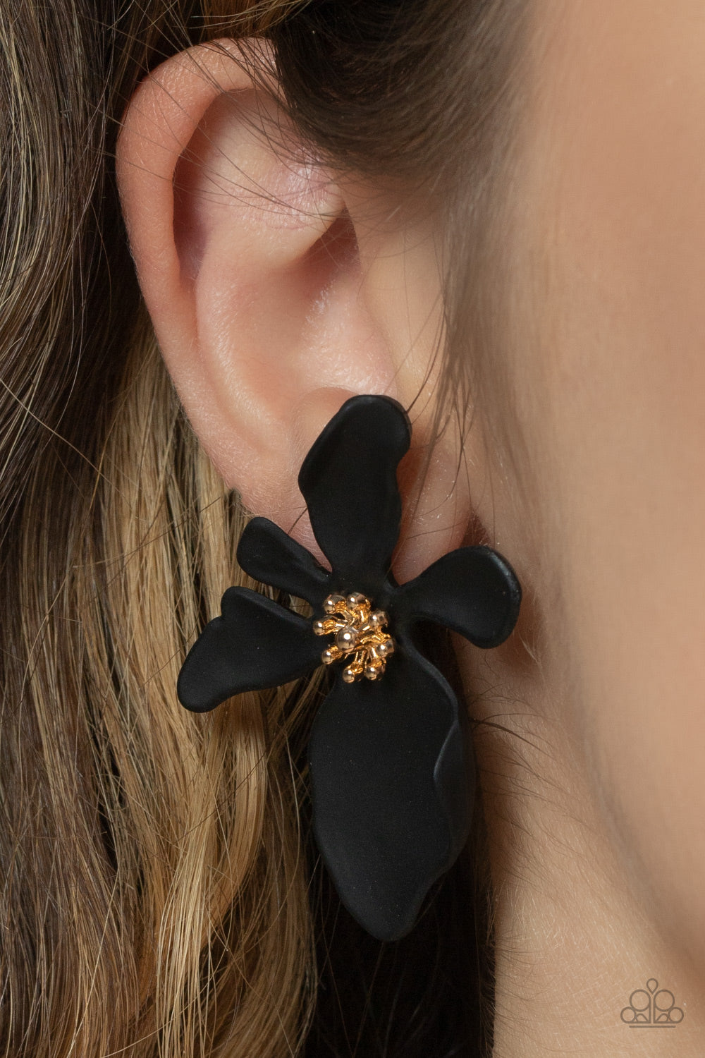 Paparazzi ♥ Hawaiian Heiress - Black ♥ Post Earrings