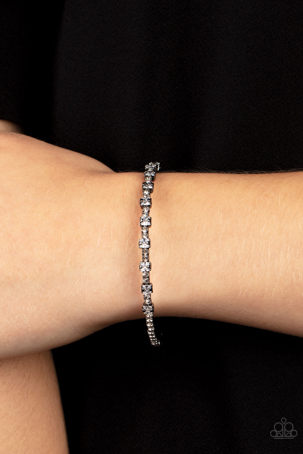 Paparazzi ♥ Timelessly Tiny - Black ♥ Bracelet