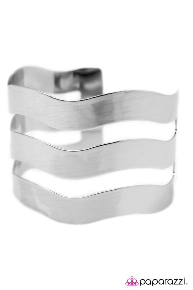 Paparazzi ♥ Ridin The Waves - Silver ♥ Bracelet