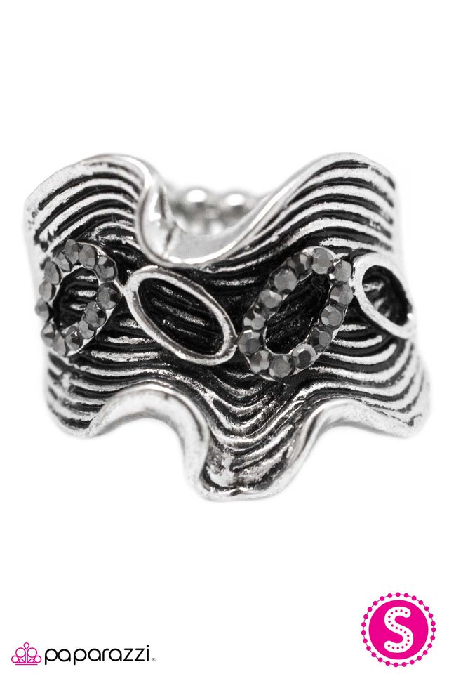 Paparazzi ♥ Rollin Down The River - Silver ♥ Ring