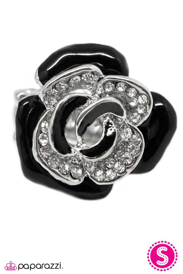 Paparazzi ♥ Wish You Were Mine - Black ♥ Ring