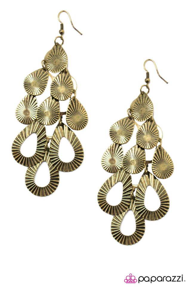 Paparazzi ♥ Climbing the Social Ladder - Brass ♥ Earrings