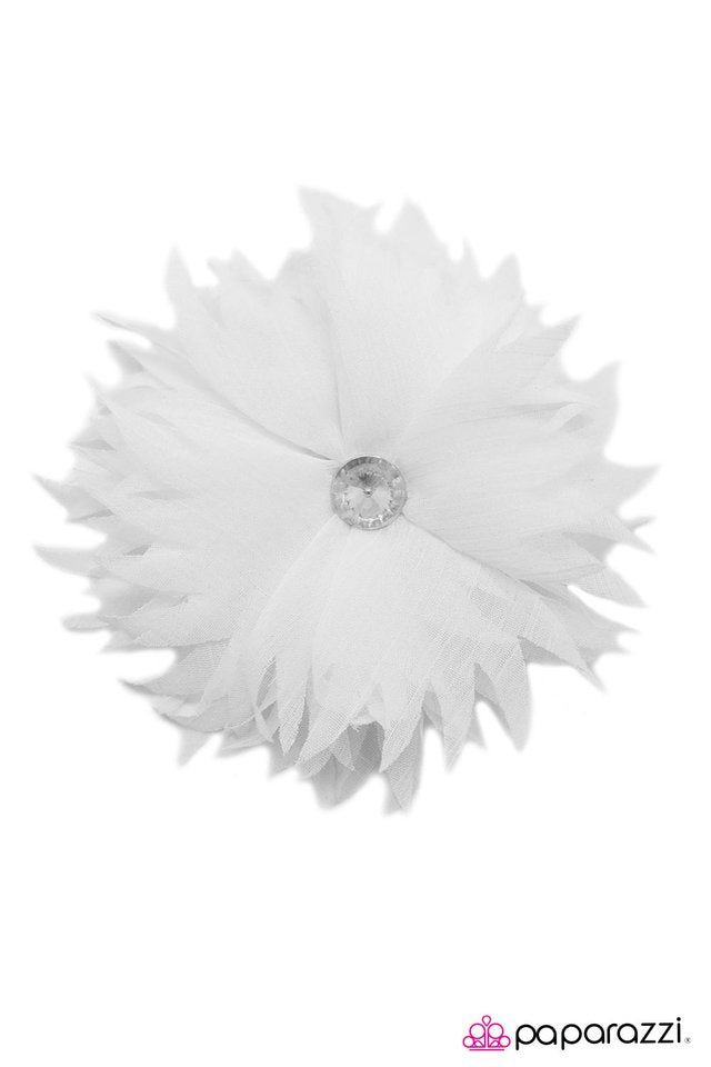Paparazzi ♥ I Wanna Be Serrated - White ♥ Hair Clip