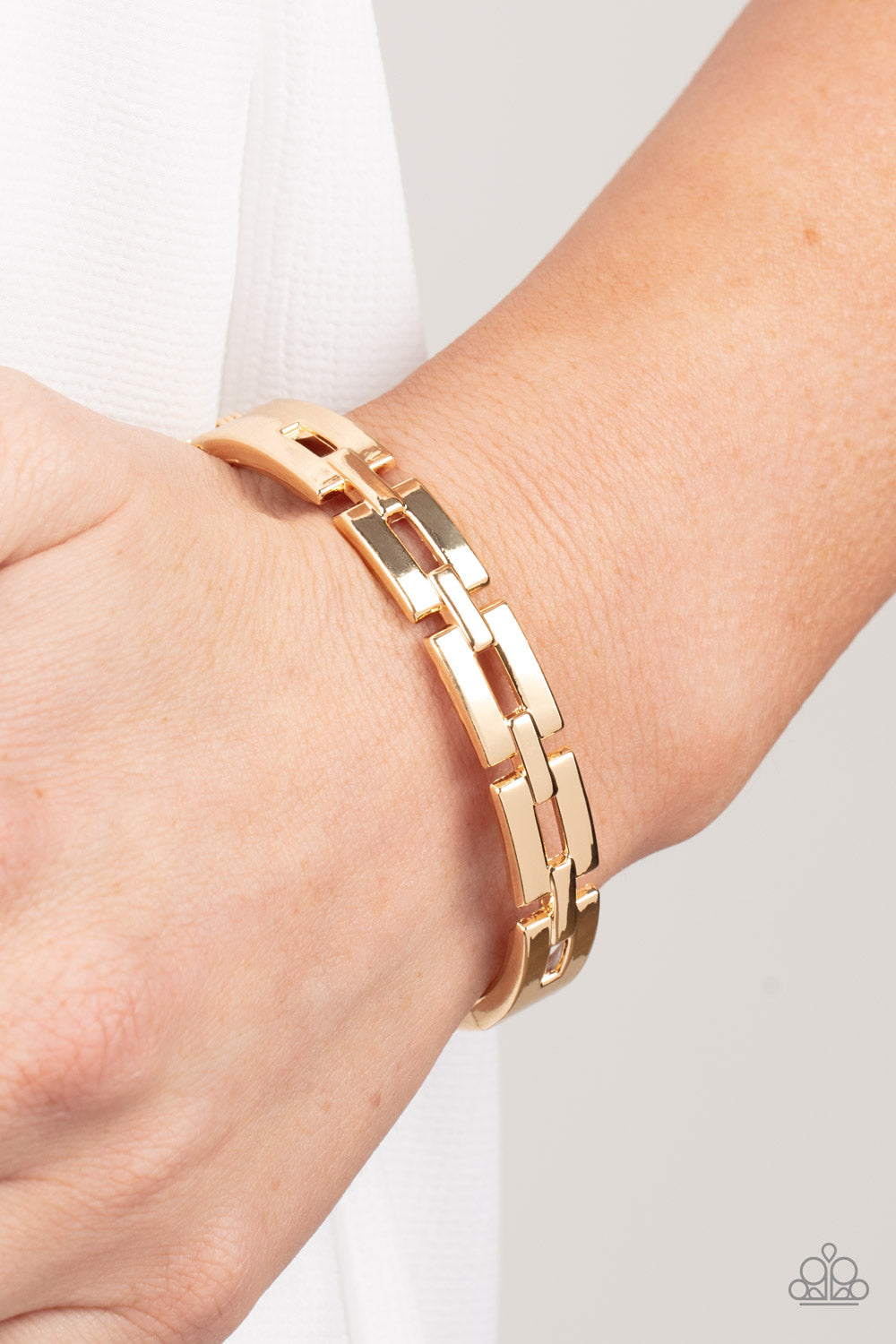 Paparazzi ♥ Closed Circuit Strategy - Gold ♥ Bracelet