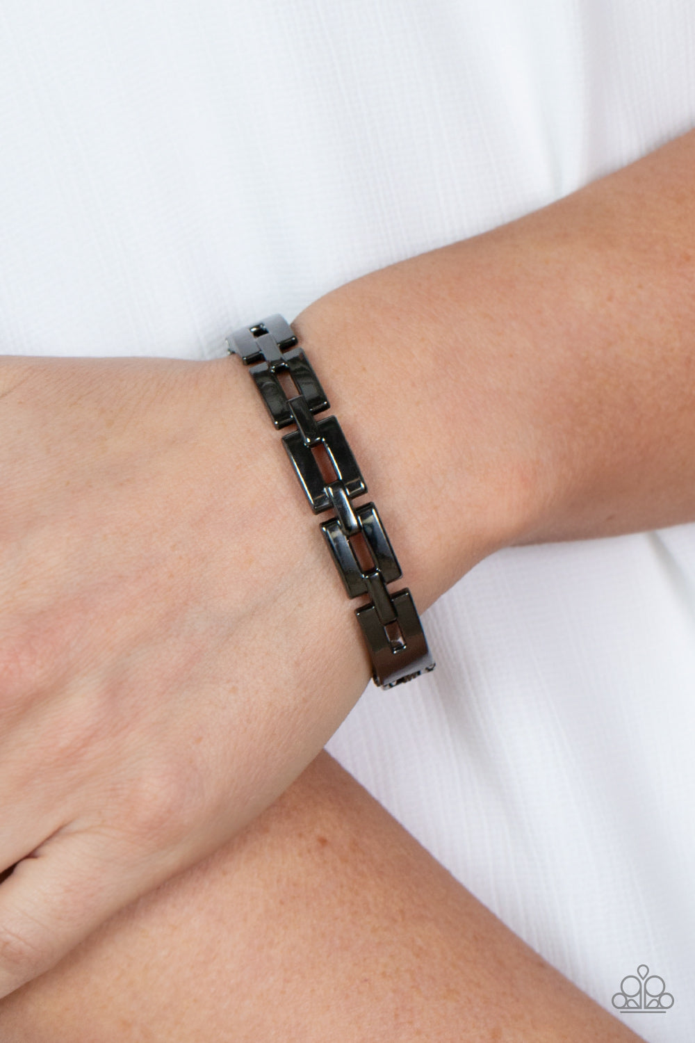 Paparazzi ♥ Closed Circuit Strategy - Black ♥ Bracelet