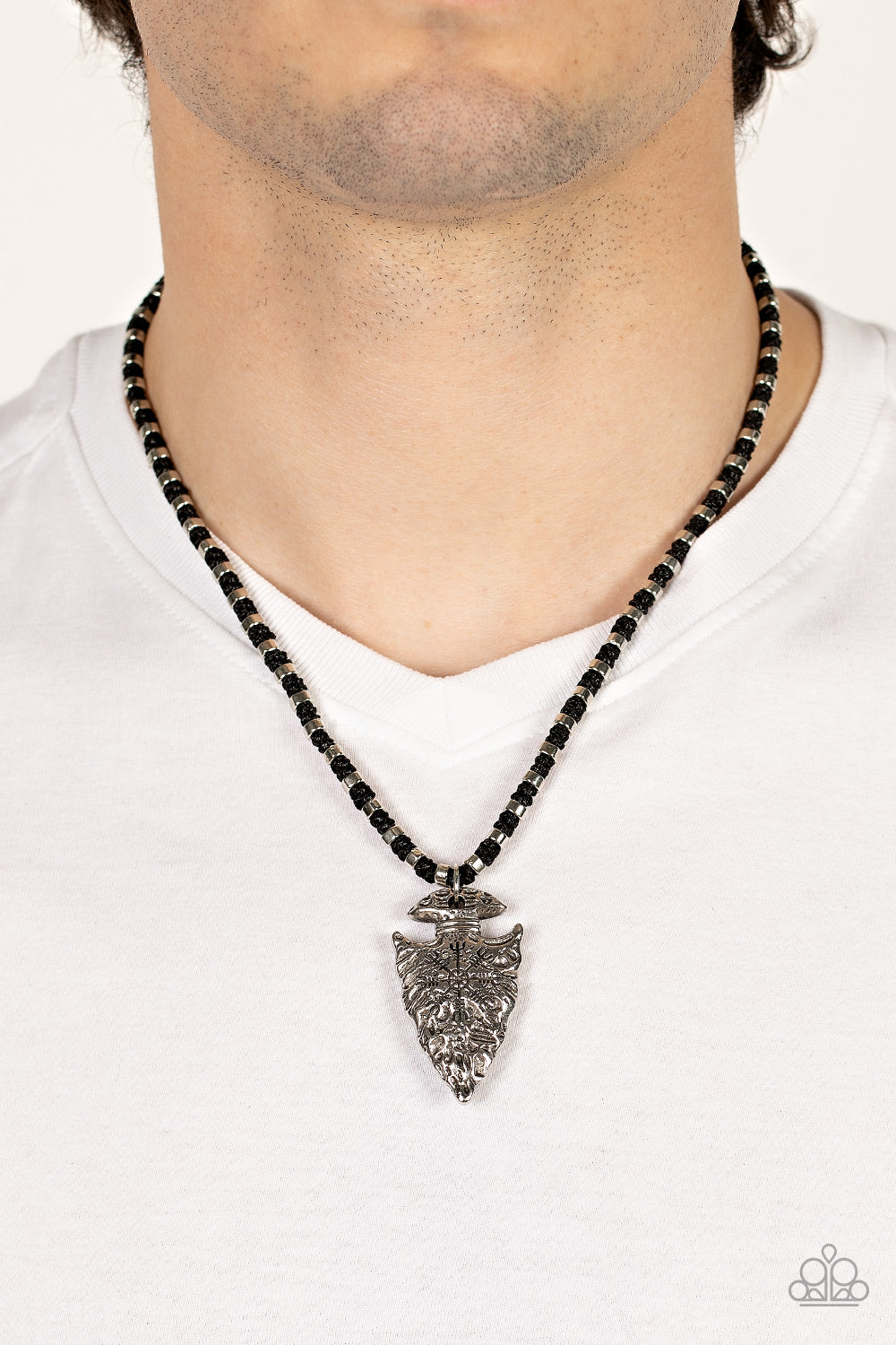 Paparazzi ♥ Get Your ARROWHEAD in the Game - Black ♥ Necklace