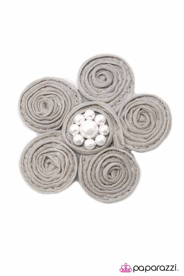 Paparazzi ♥ Curl Up - Silver ♥ Hair Clip