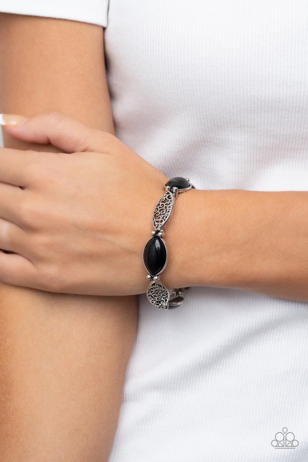 Paparazzi ♥ Garden Rendezvous - Black ♥ Bracelet