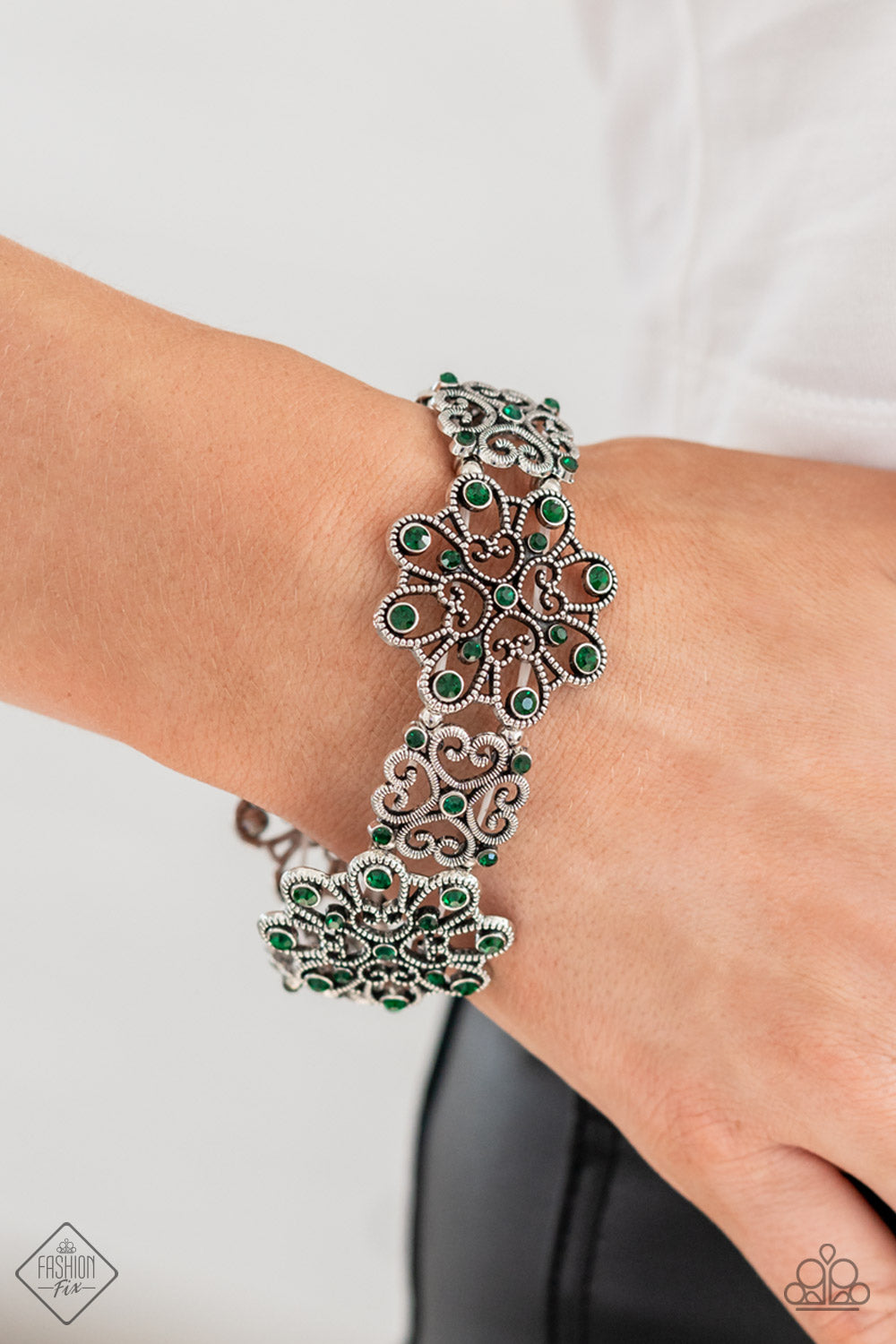 Paparazzi ♥ Regal Recognition - Green ♥ Bracelet