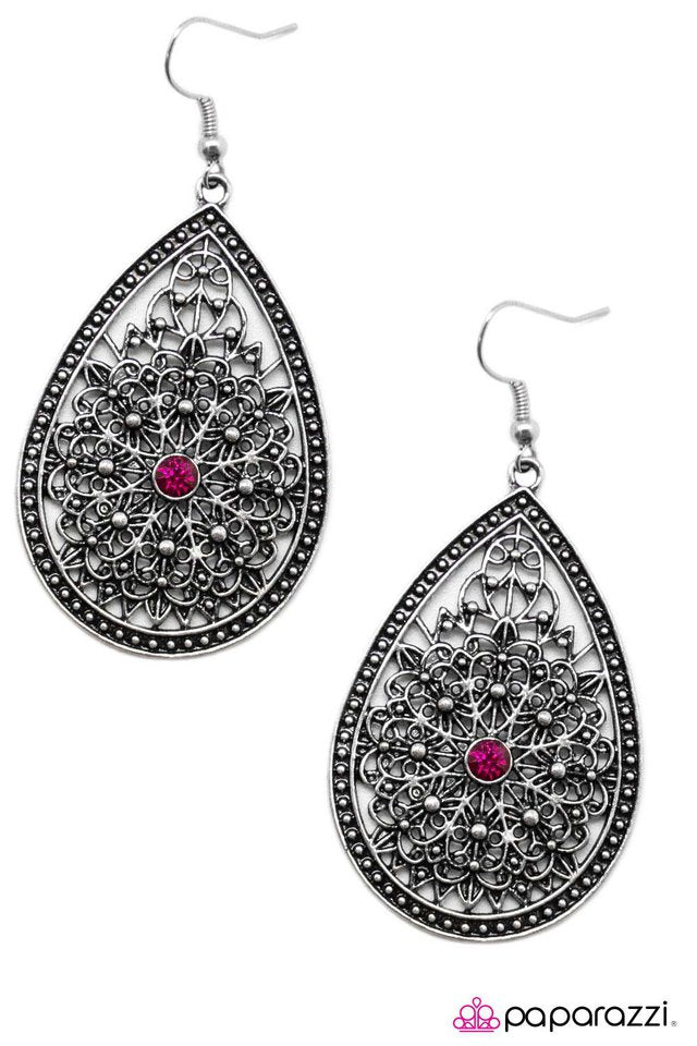 Paparazzi ♥ My Queen - Pink ♥ Earrings