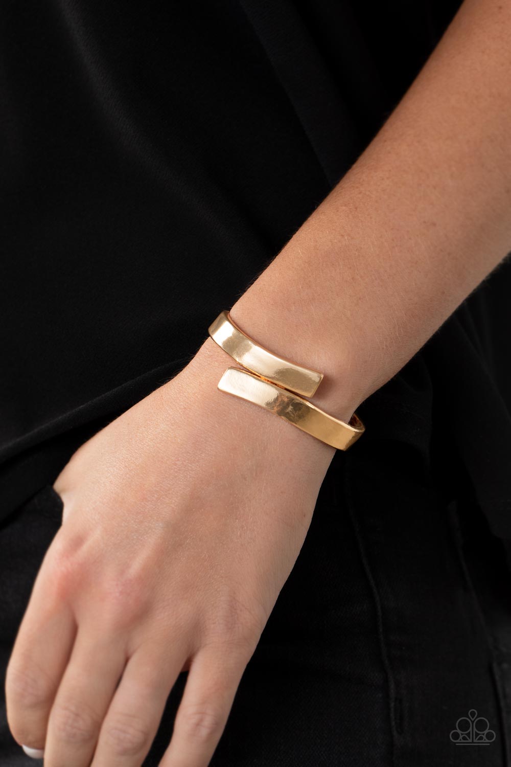 Paparazzi ♥ Dare to Flare - Gold ♥ Bracelet