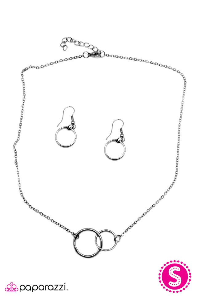 Paparazzi ♥ Simple Simplicity - Black ♥ Necklace