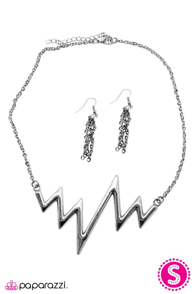 Paparazzi ♥ In A Heartbeat - Black ♥ Necklace