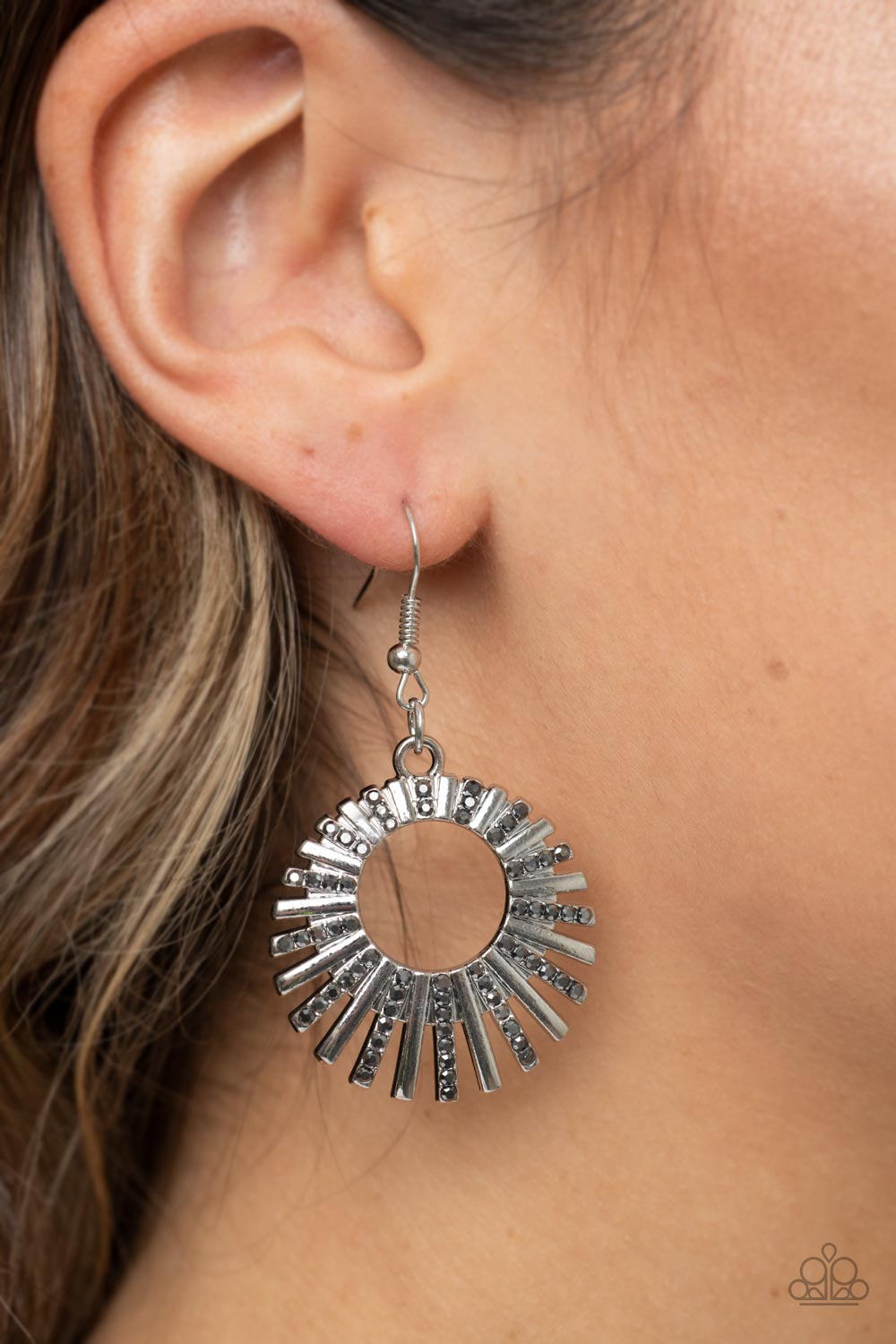 Paparazzi ♥ Rebel Resplendence - Silver ♥ Earrings