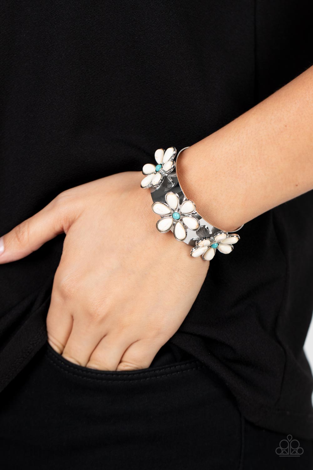 Paparazzi ♥ Desert Flower Patch - Multi ♥ Bracelet