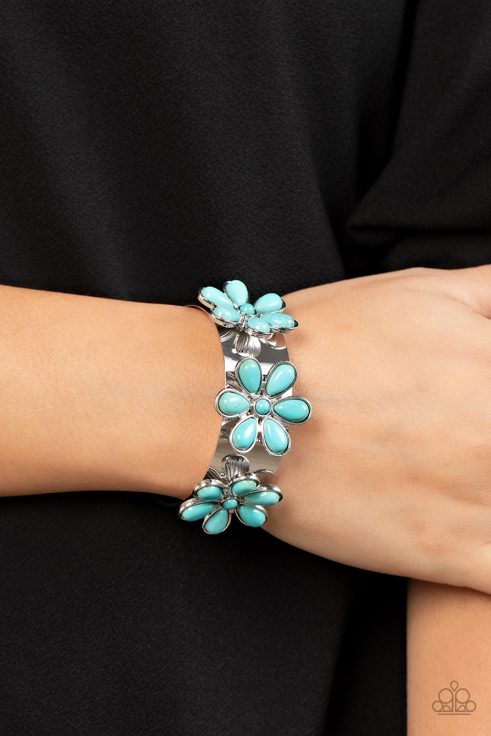 Paparazzi ♥ Desert Flower Patch - Blue ♥ Bracelet