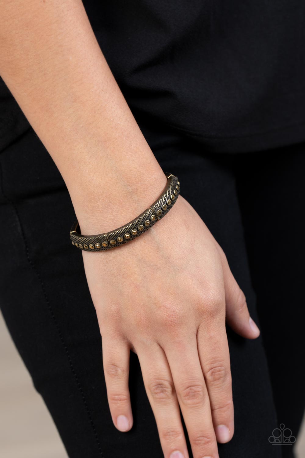 Paparazzi ♥ Risk-Taking Twinkle - Brass ♥ Bracelet