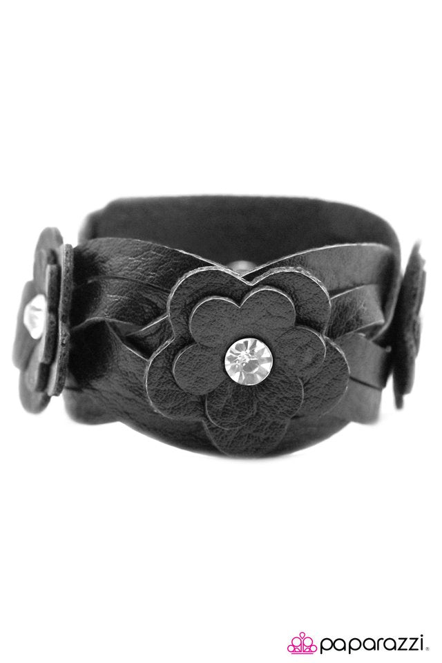 Paparazzi ♥ Not A Care In The World - Black ♥ Bracelet