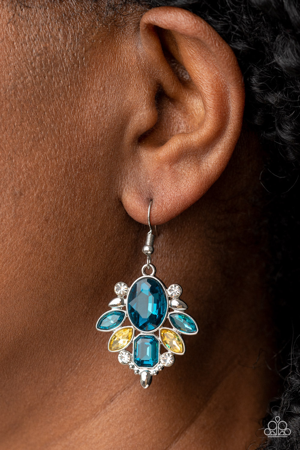 Paparazzi ♥ Glitzy Go-Getter - Multi ♥ Earrings