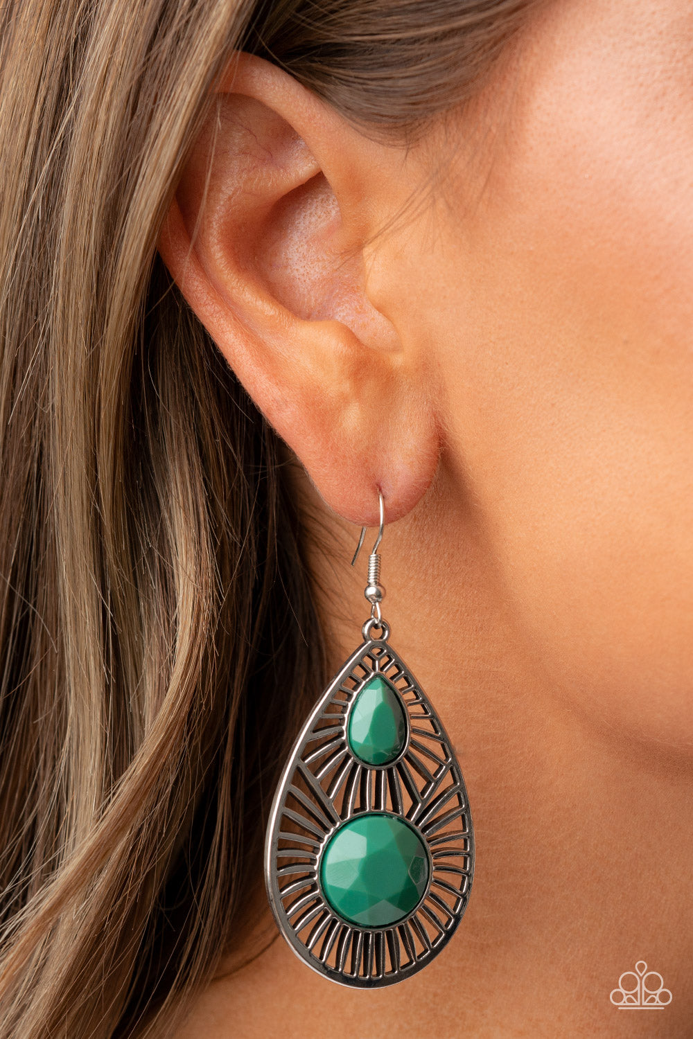 Paparazzi ♥ Prima Donna Diva - Green ♥ Earrings