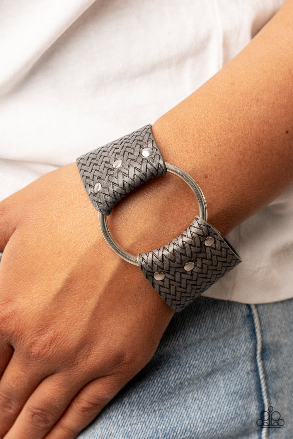 Paparazzi ♥ Aspiring Adventurist - Silver ♥ Bracelet