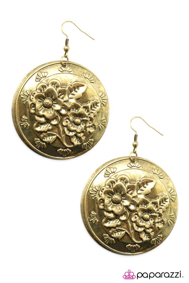 Paparazzi ♥ The FLORAL Of The Story Is... - Brass ♥ Earrings