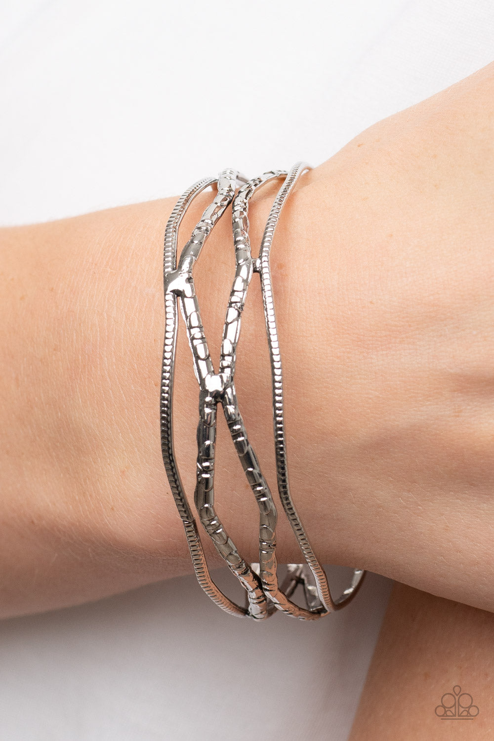 Paparazzi ♥ A Narrow ESCAPADE - Silver ♥ Bracelet