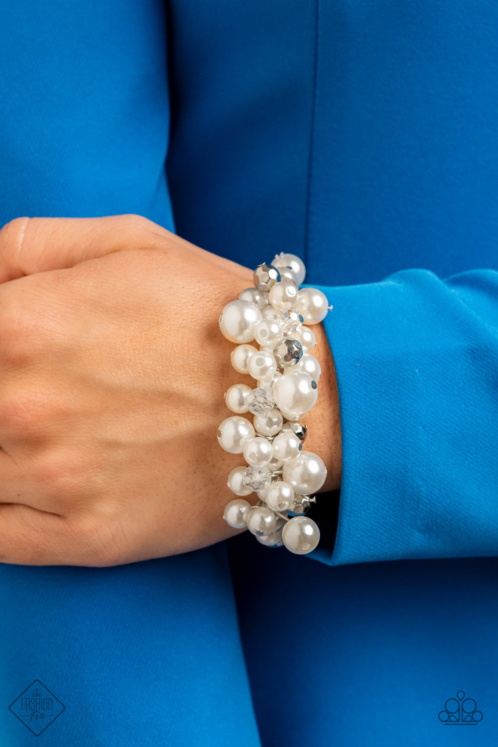 Paparazzi ♥ Elegantly Exaggerated - White ♥ Bracelet