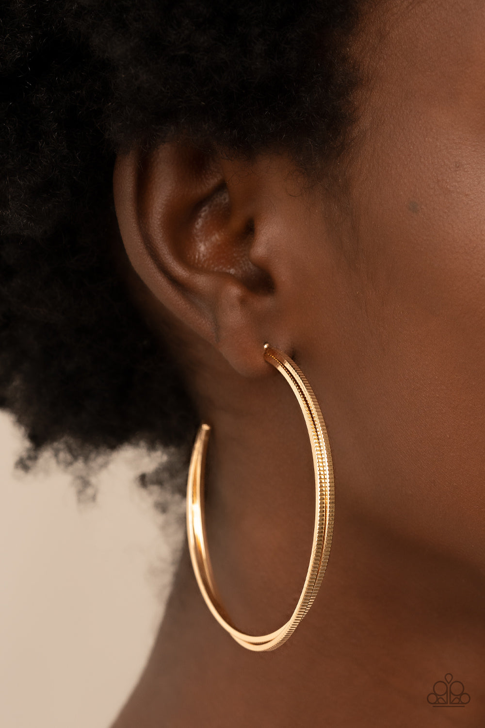 Paparazzi ♥ Monochromatic Curves - Gold ♥ Earrings