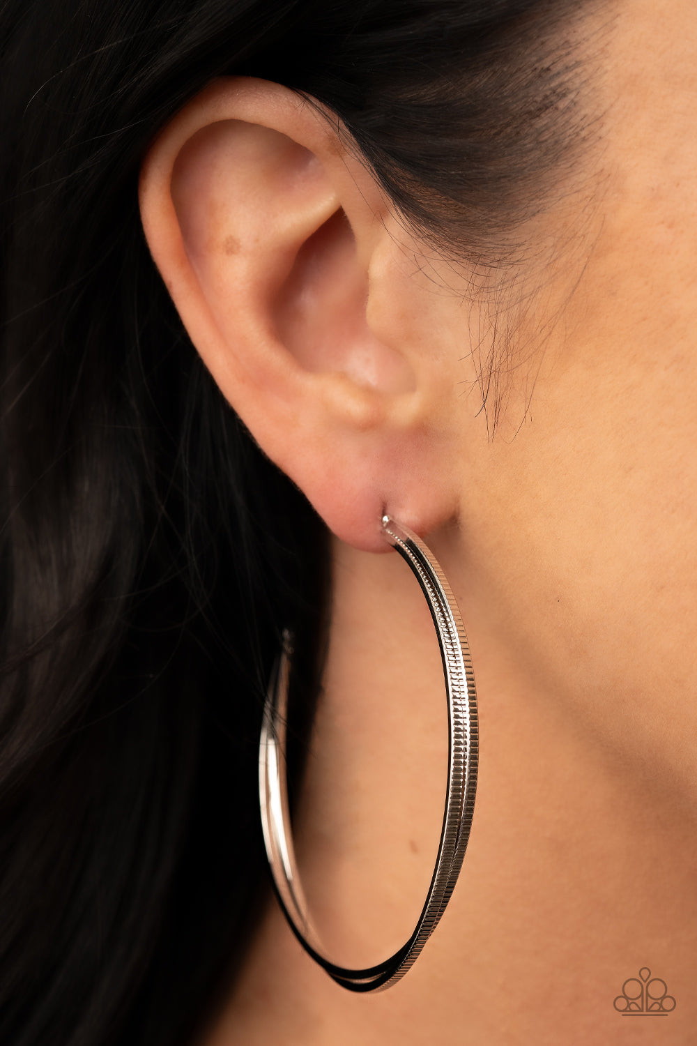 Paparazzi ♥ Monochromatic Curves - Silver ♥ Earrings