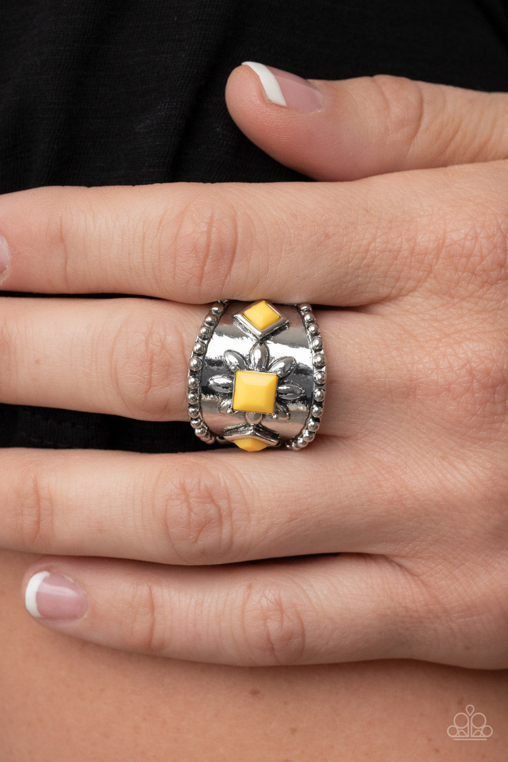 Paparazzi ♥ Daisy Diviner - Yellow ♥ Ring