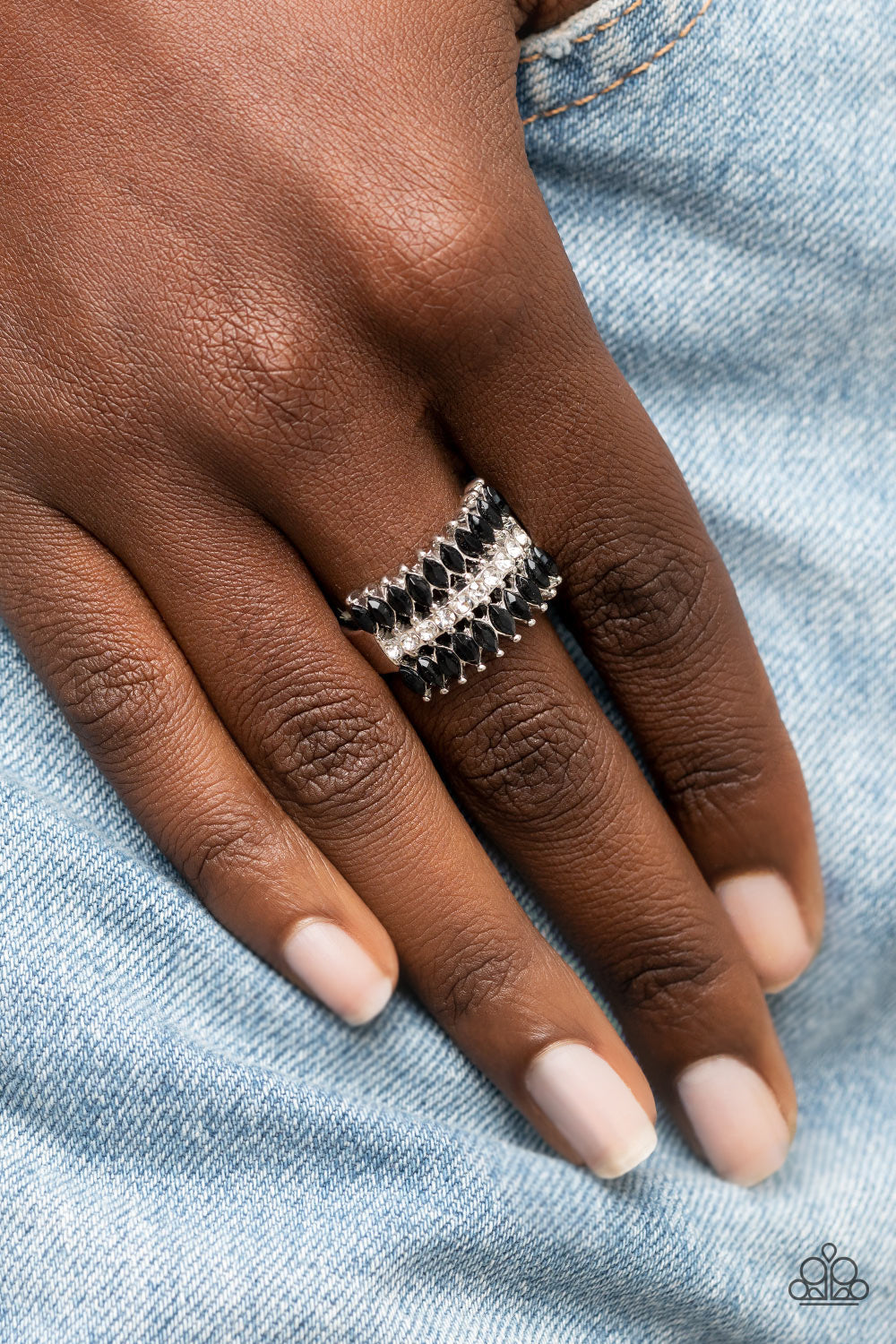 Paparazzi ♥ Cinematic Couture - Black ♥ Ring