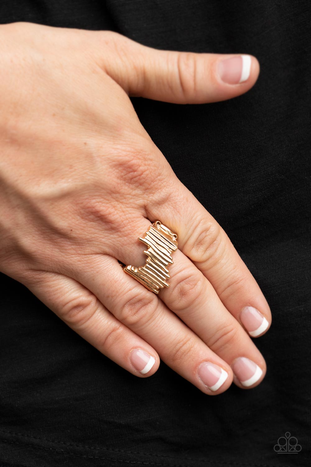 Paparazzi ♥ Along the Lines - Gold ♥ Ring
