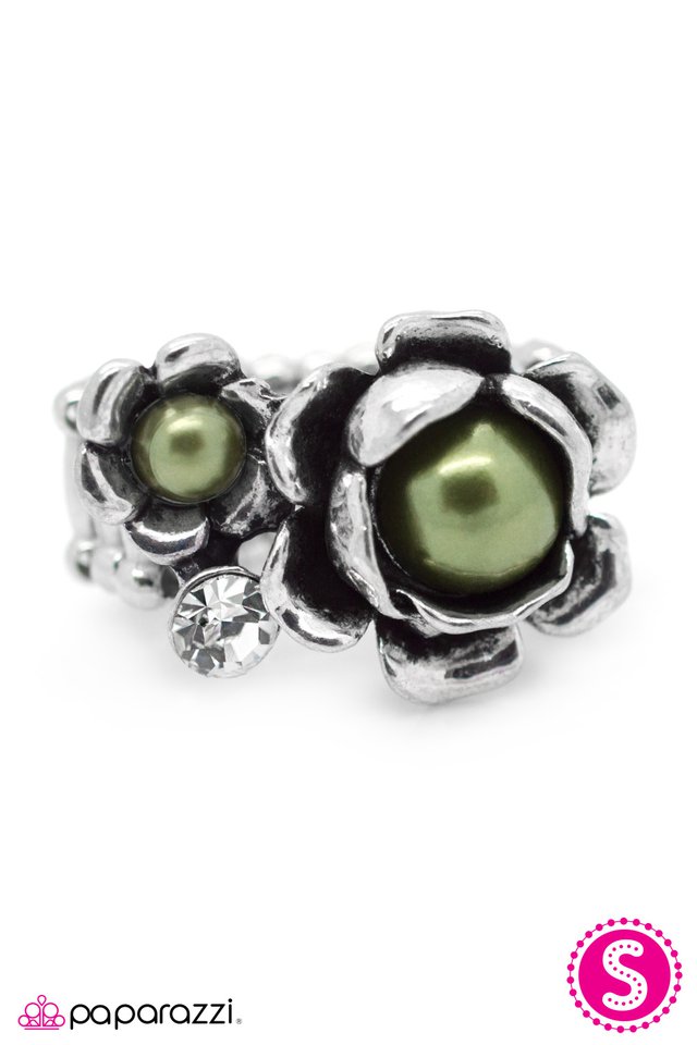 Paparazzi ♥ Before I Wake - Green ♥ Ring
