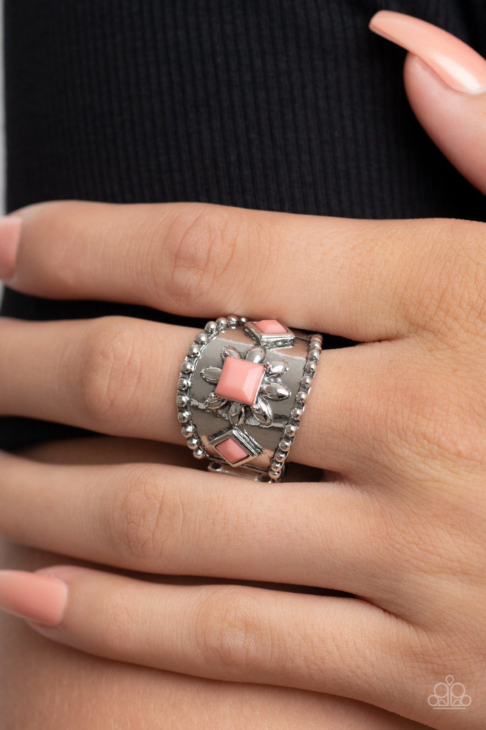 Paparazzi ♥ Daisy Diviner - Pink ♥ Ring