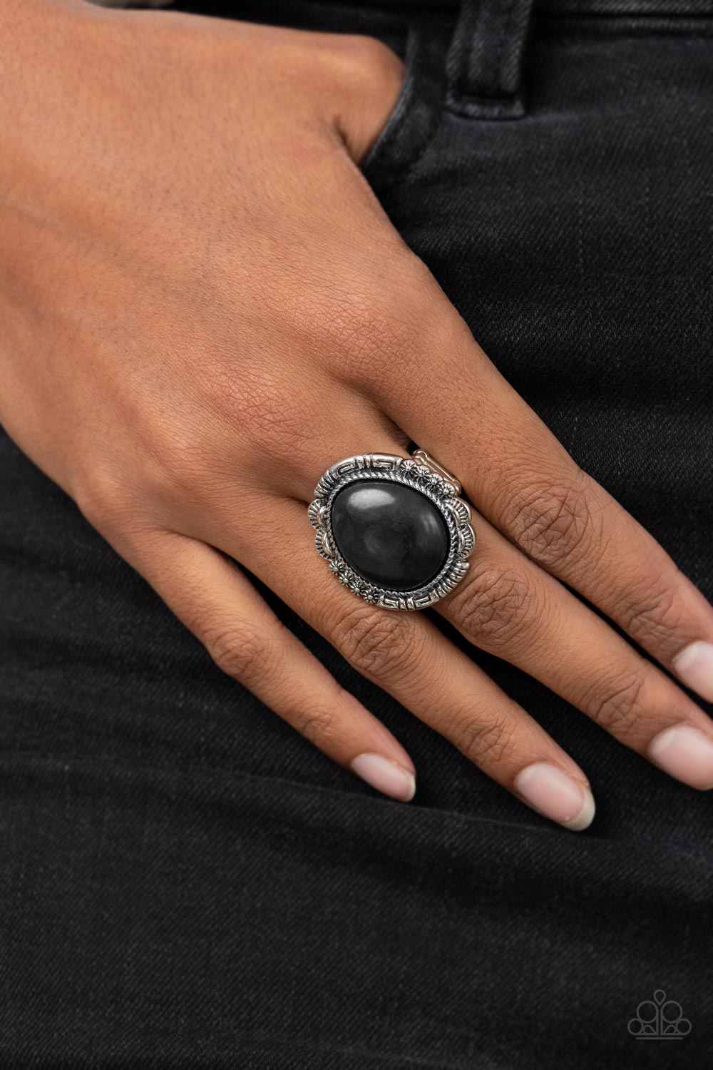 Paparazzi ♥ Salt of the Earth - Black ♥ Ring