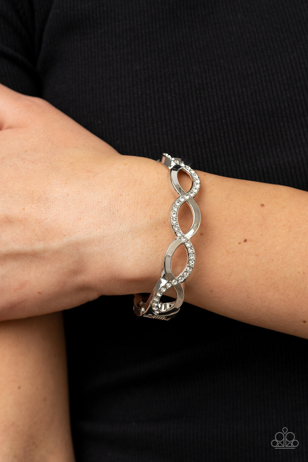 Paparazzi ♥ Tailored Twinkle - White ♥ Bracelet