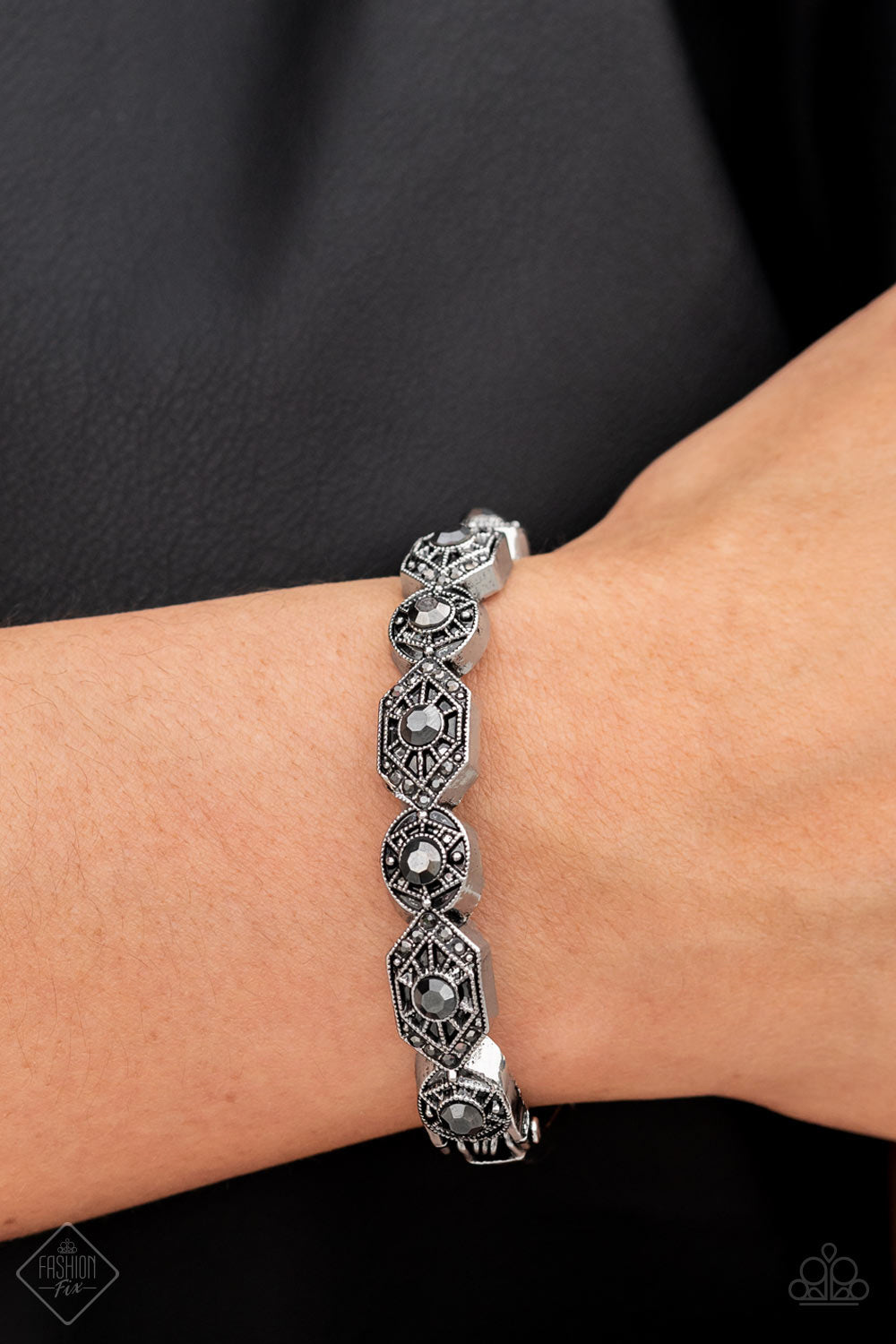 Paparazzi ♥ Eye-Opening Opulence - Silver ♥ Bracelet