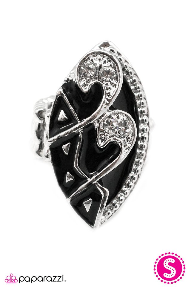 Paparazzi ♥ King Me - Black ♥ Ring