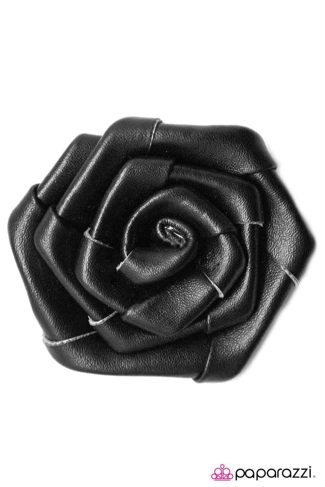 Paparazzi ♥ In Your Wildest Dreams - Black ♥ Hair Clip