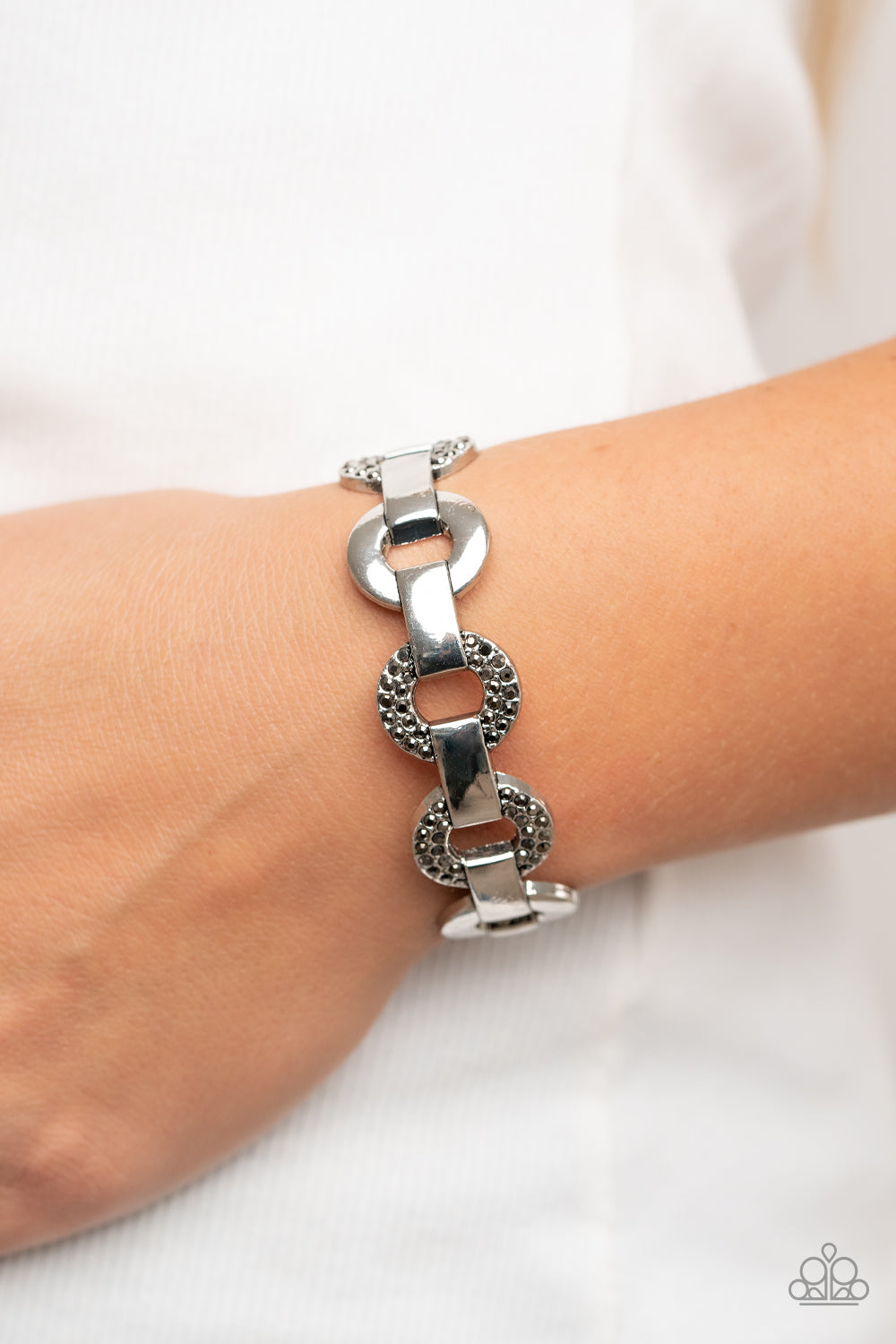Paparazzi ♥ Revolutionary Romantic - Silver ♥ Bracelet