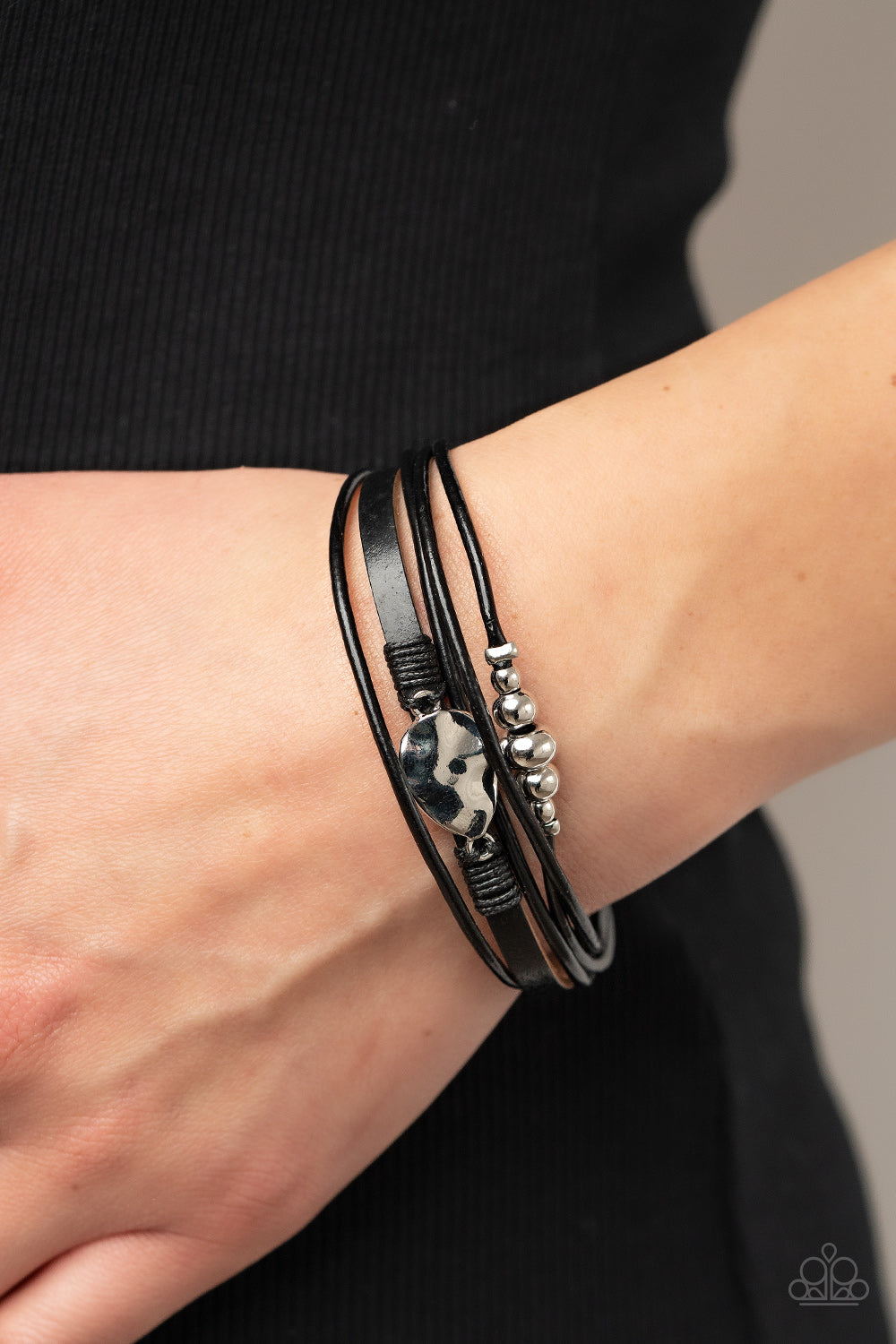 Paparazzi ♥ Tahoe Tourist - Black ♥ Bracelet